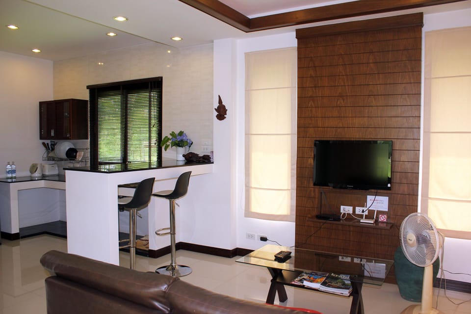 Villa, 1 Bedroom | Living room | 32-inch LCD TV with satellite channels, TV