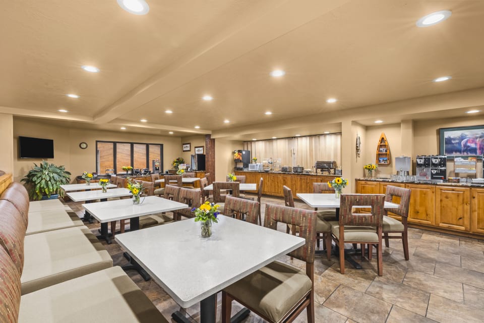 Daily buffet breakfast for a fee