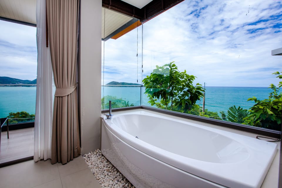 Grand Deluxe Sea View  | Deep soaking bathtub