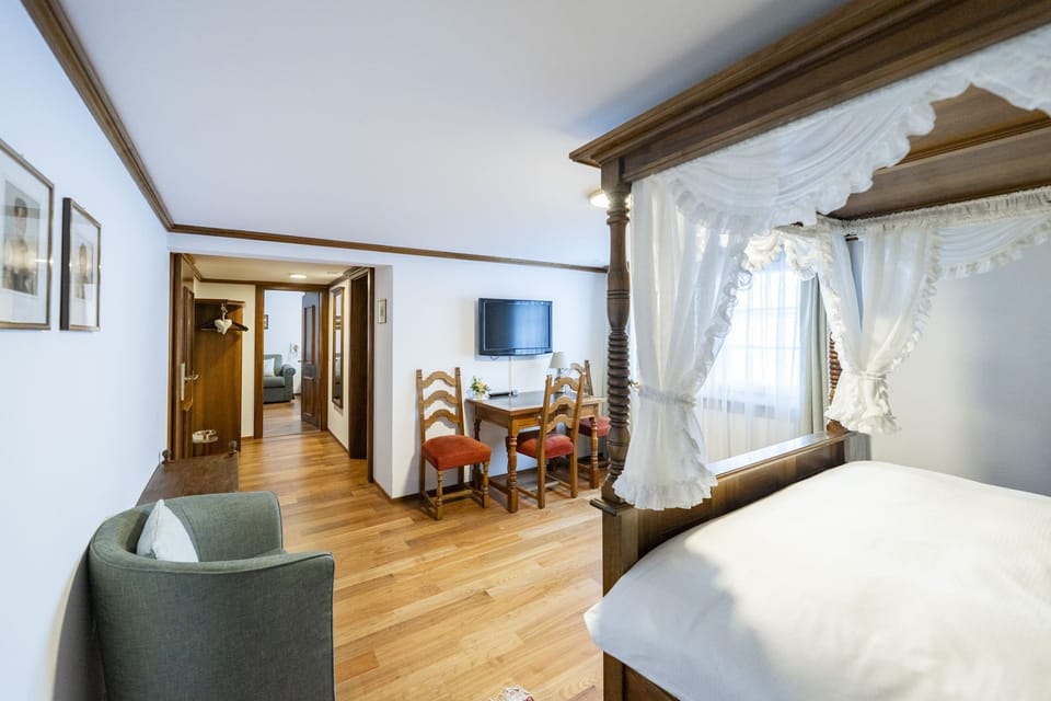 Family Room | Hypo-allergenic bedding, minibar, in-room safe, desk