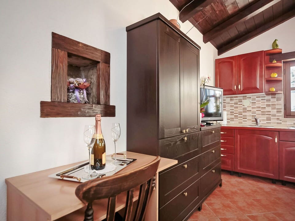 Furniture, Room, Cabinetry, Countertop, Property, Interior Design, Building, Kitchen, House, Chest Of Drawers