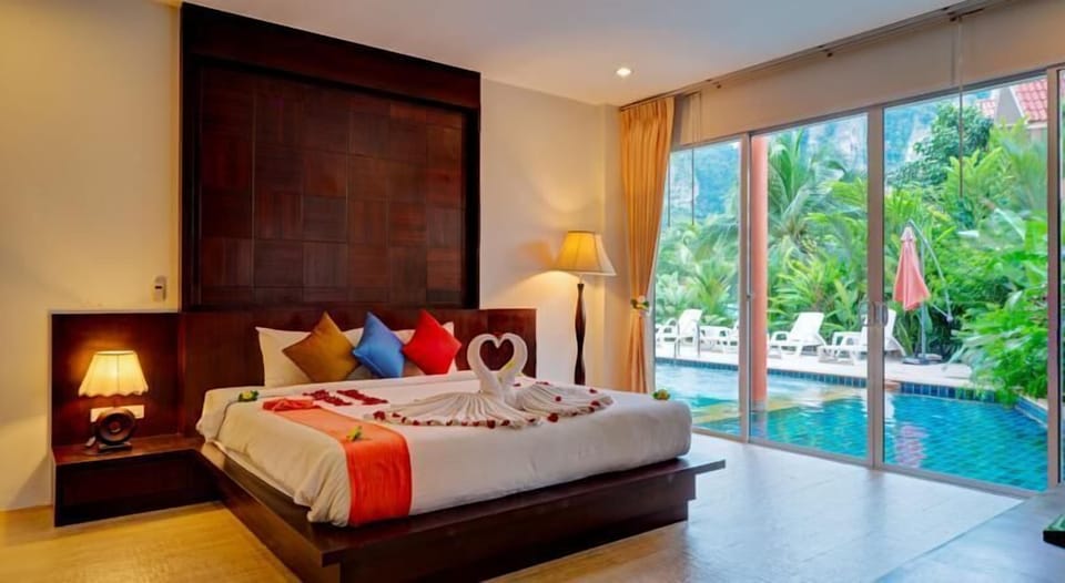 Family room with Balcony | Premium bedding, pillowtop beds, minibar, in-room safe