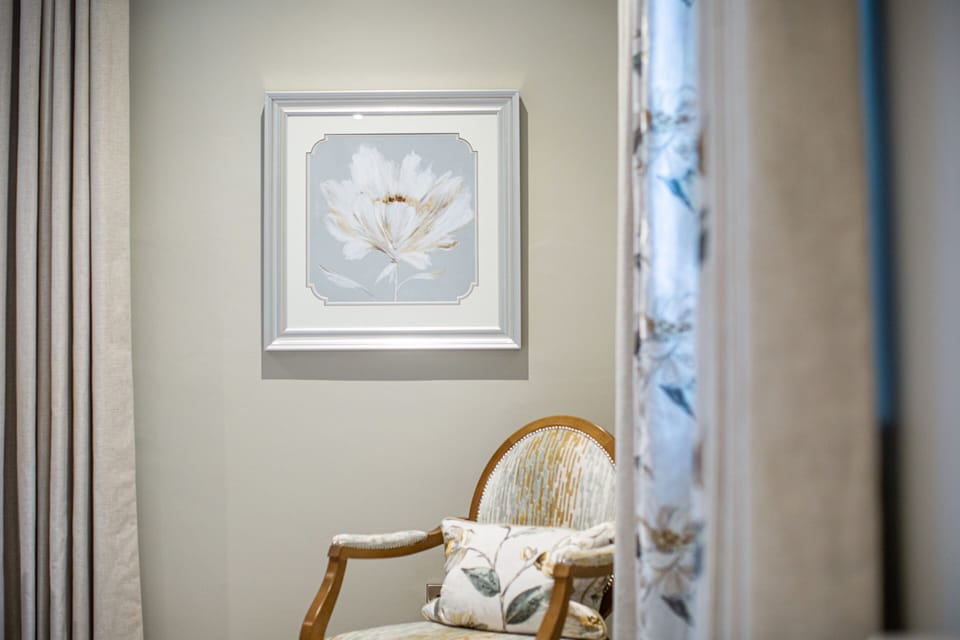 Manor Four Poster | Hypo-allergenic bedding, in-room safe, individually decorated