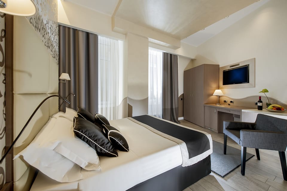 Superior Double Room | Minibar, in-room safe, desk, blackout drapes