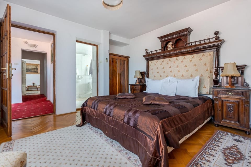 Egyptian cotton sheets, premium bedding, Select Comfort beds, minibar