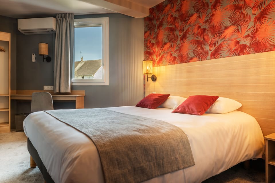 Comfort Double Room | Premium bedding, individually furnished, desk, laptop workspace