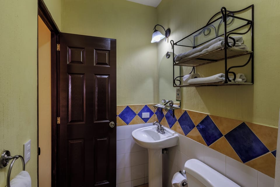 Standard Double Room | Bathroom | Shower, free toiletries, hair dryer (on request), towels