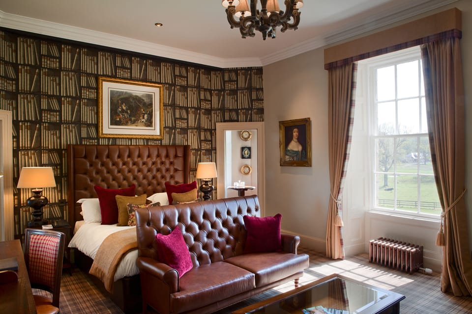 Turrets Suite | Living area | TV