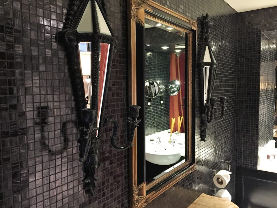 Allan Ramsay Suite | Bathroom | Combined shower/tub, designer toiletries, hair dryer, bathrobes