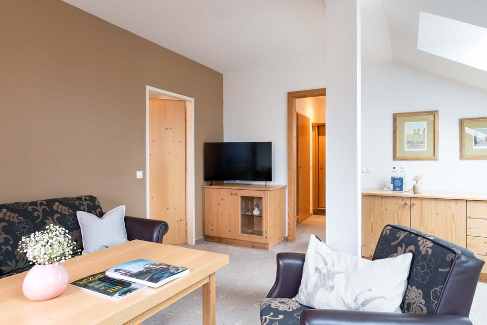 Standard Suite, 1 Bedroom, Non Smoking, Balcony | Living area | 66-cm flat-screen TV with satellite channels, TV