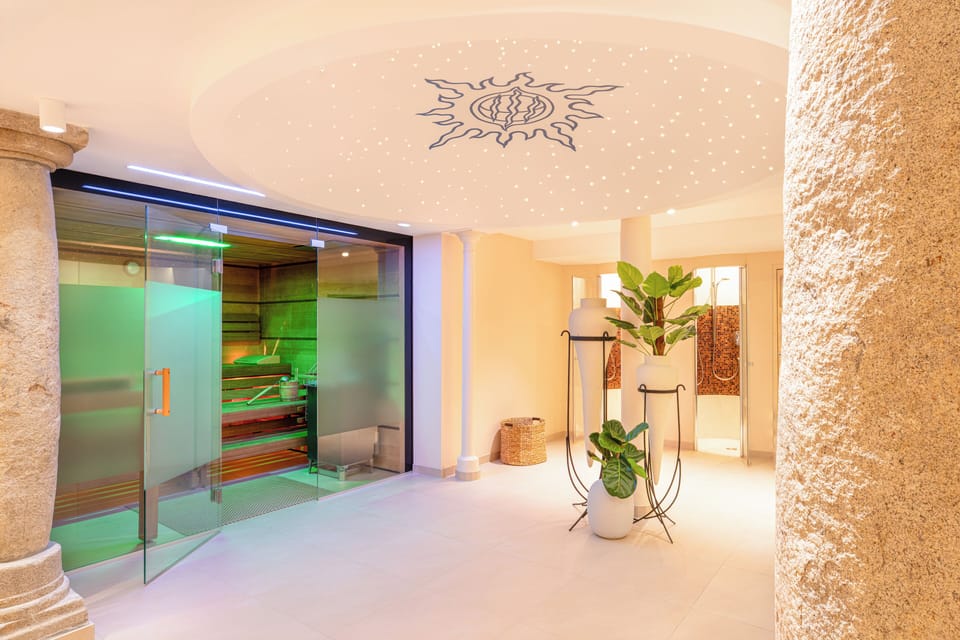 Romantik Hotel die Gersberg Alm mit Panorama über Salzburg und Outdoorpool ab Mai Hotel in Salzburg