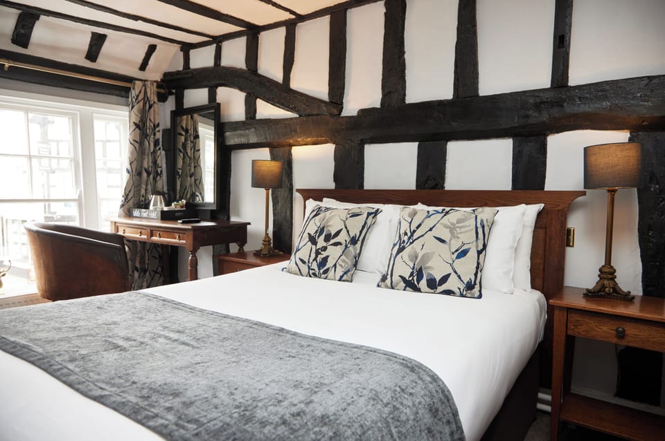 Double Room | Desk, iron/ironing board, free WiFi, bed sheets