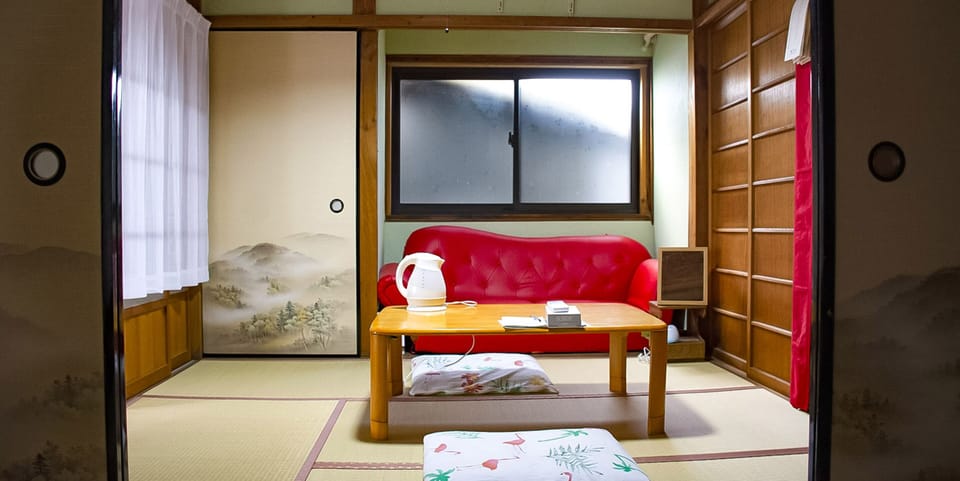 Private Room for Family and Couples, Shared Bathroom, Non Smoking | Laptop workspace, soundproofing, WiFi (free), individually decorated