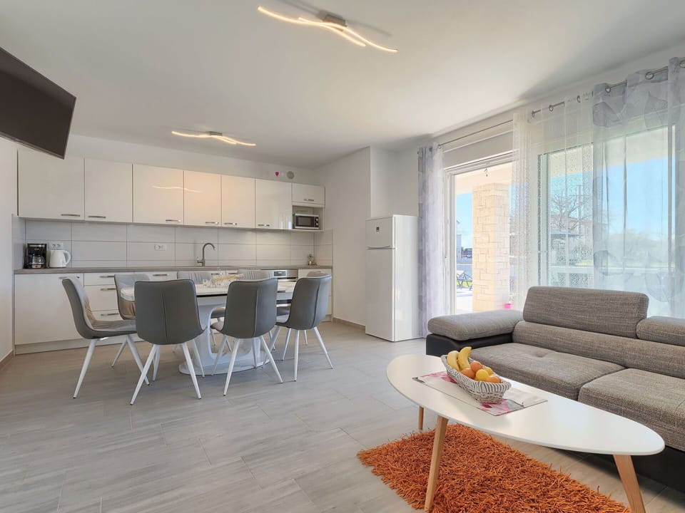 Room, Furniture, Property, Interior Design, Building, Living Room, Floor, House, Table, Wall