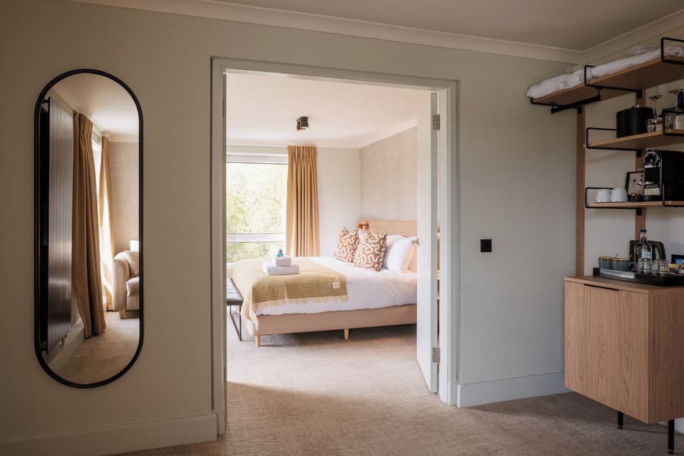 Junior Suite | Living area | TV