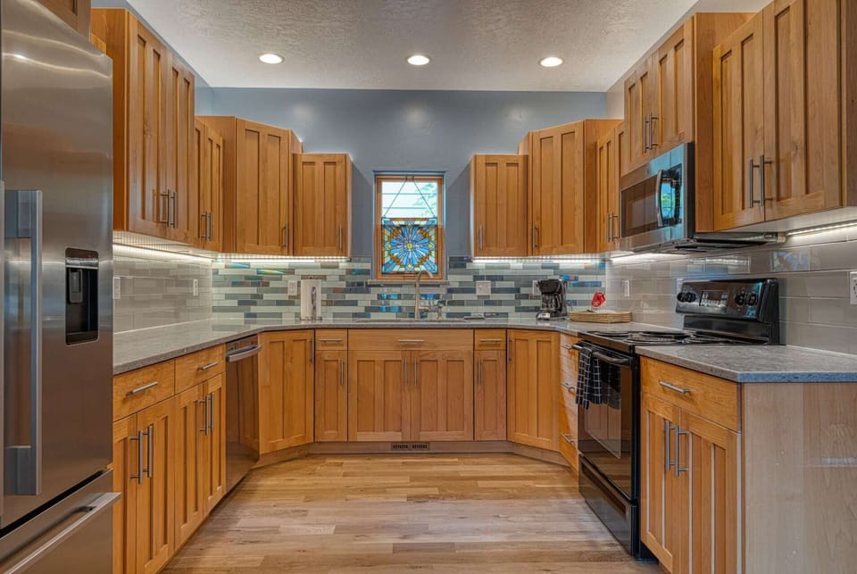 Lots of counter space in the fully-equipped kitchen!
