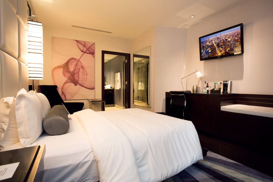 Egyptian cotton sheets, premium bedding, down comforters, pillowtop beds