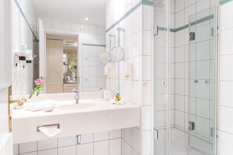 Studio, 1 Large Twin Bed, City View | Bathroom | Eco-friendly toiletries, hair dryer, bathrobes, towels