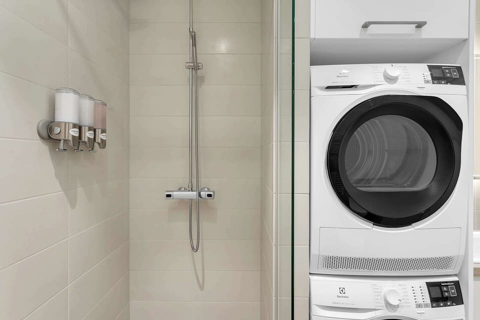 Shower & laundry