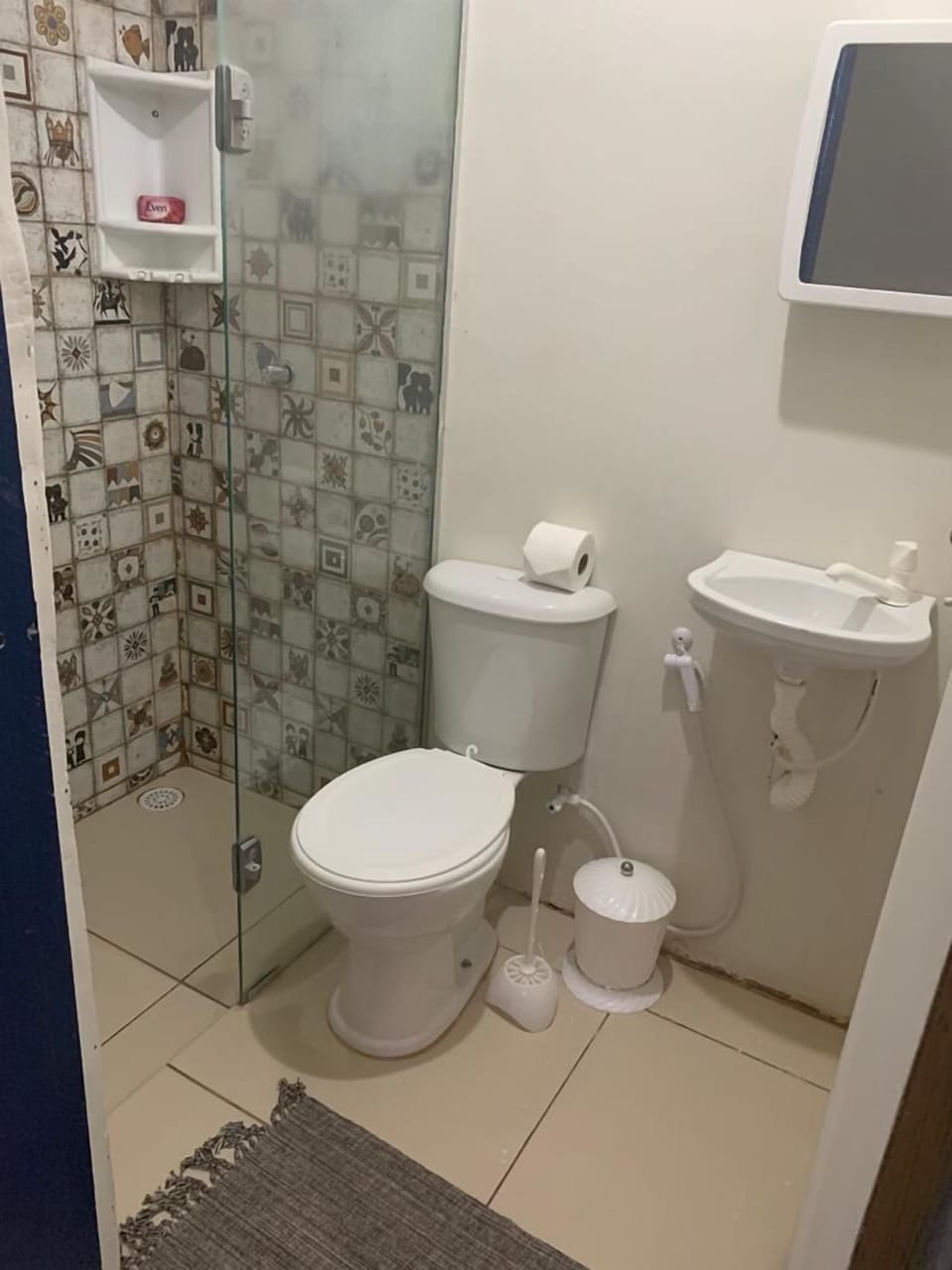 Family Room | Bathroom | Shower, rainfall showerhead, hair dryer, towels