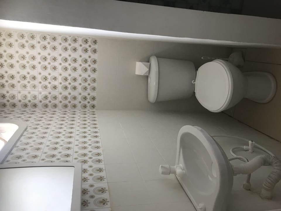 Standard Room | Bathroom | Shower, rainfall showerhead, hair dryer, towels