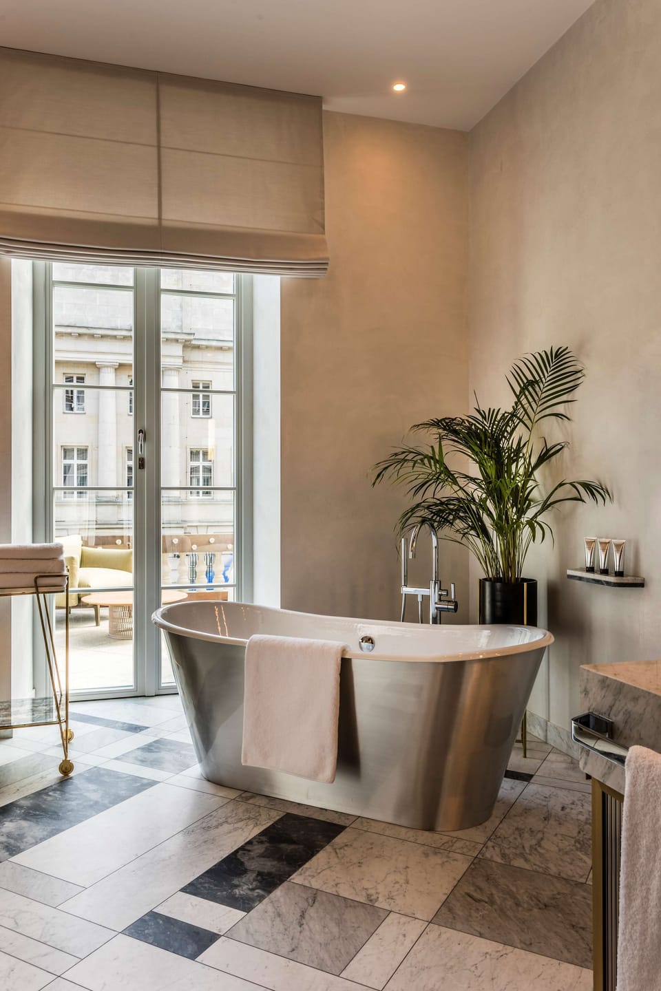 Separate tub and shower, deep soaking tub, rainfall showerhead