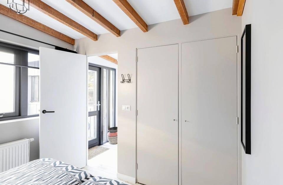 House | 3 bedrooms, individually furnished, iron/ironing board, bed sheets