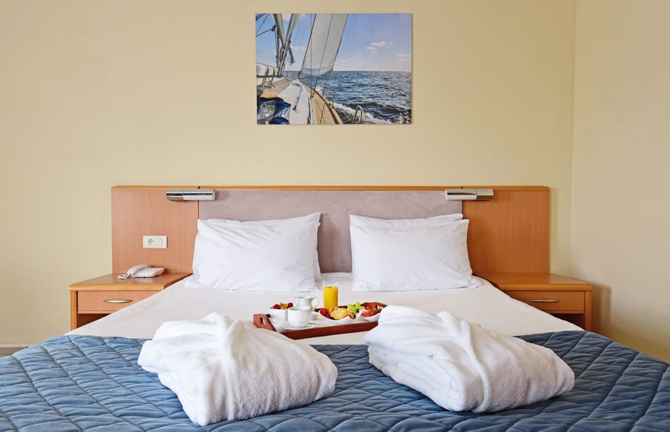 Double Room with sofa | In-room safe, individually decorated, desk, laptop workspace