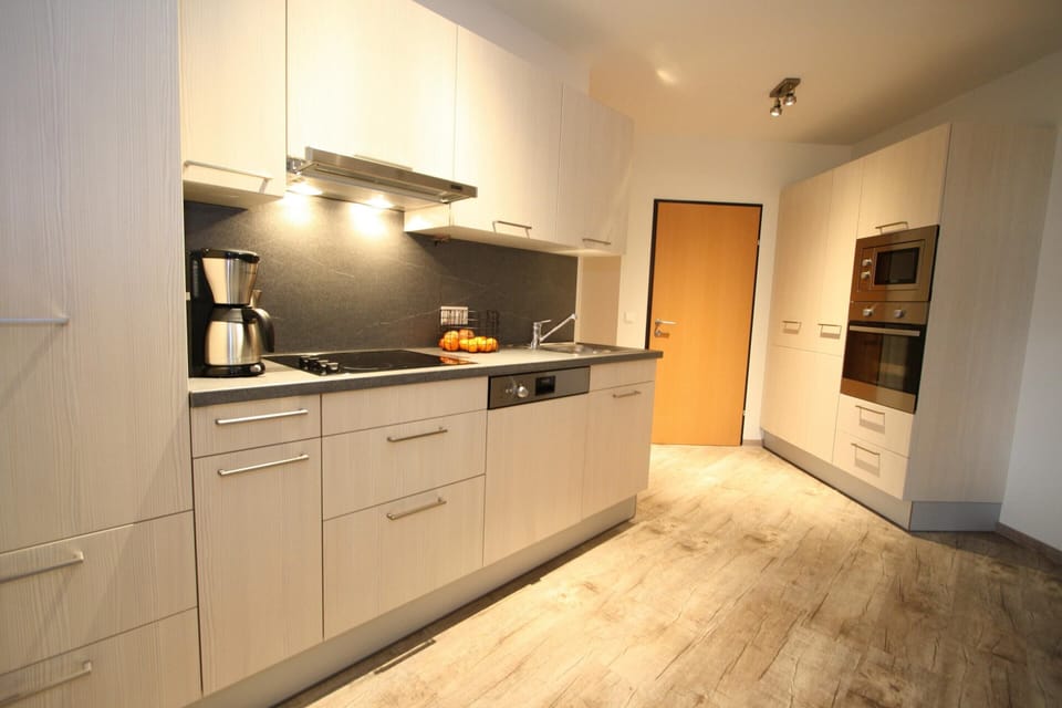Apartment | Private kitchen | Microwave, coffee/tea maker