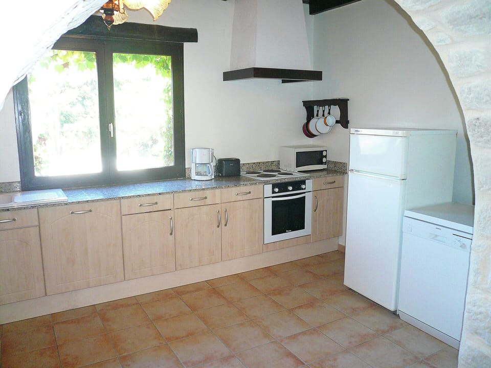 Cottage | Private kitchen | Microwave, coffee/tea maker, highchair