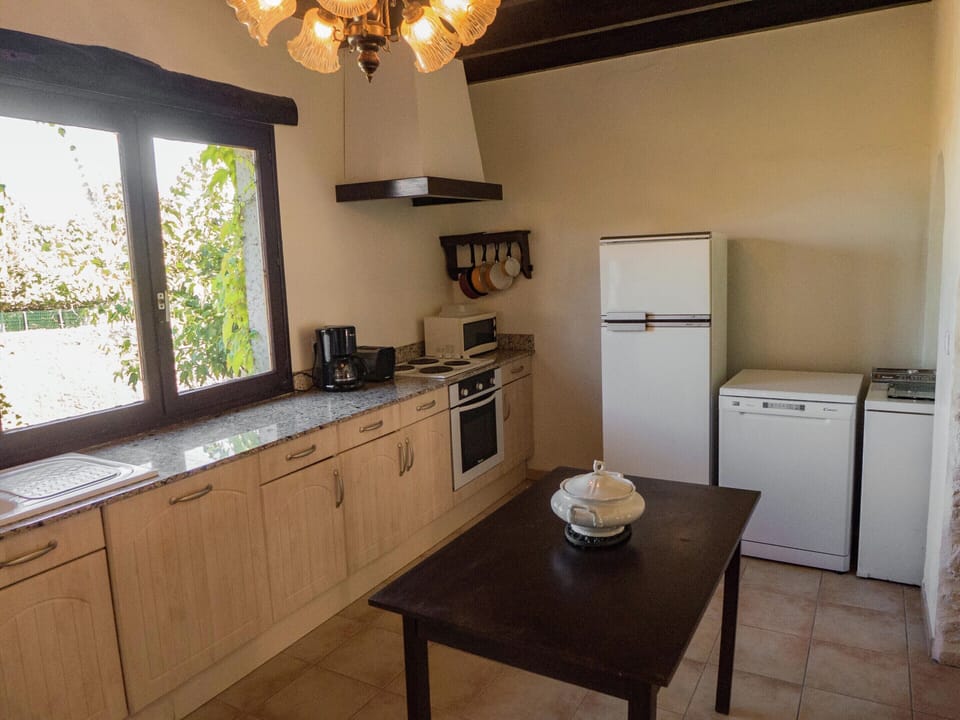 Cottage | Private kitchen | Microwave, coffee/tea maker, highchair