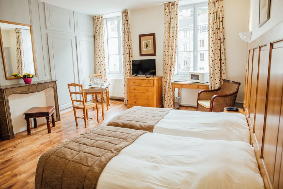 Twin Room, Kitchenette | In-room safe, desk, soundproofing, free cribs/infant beds