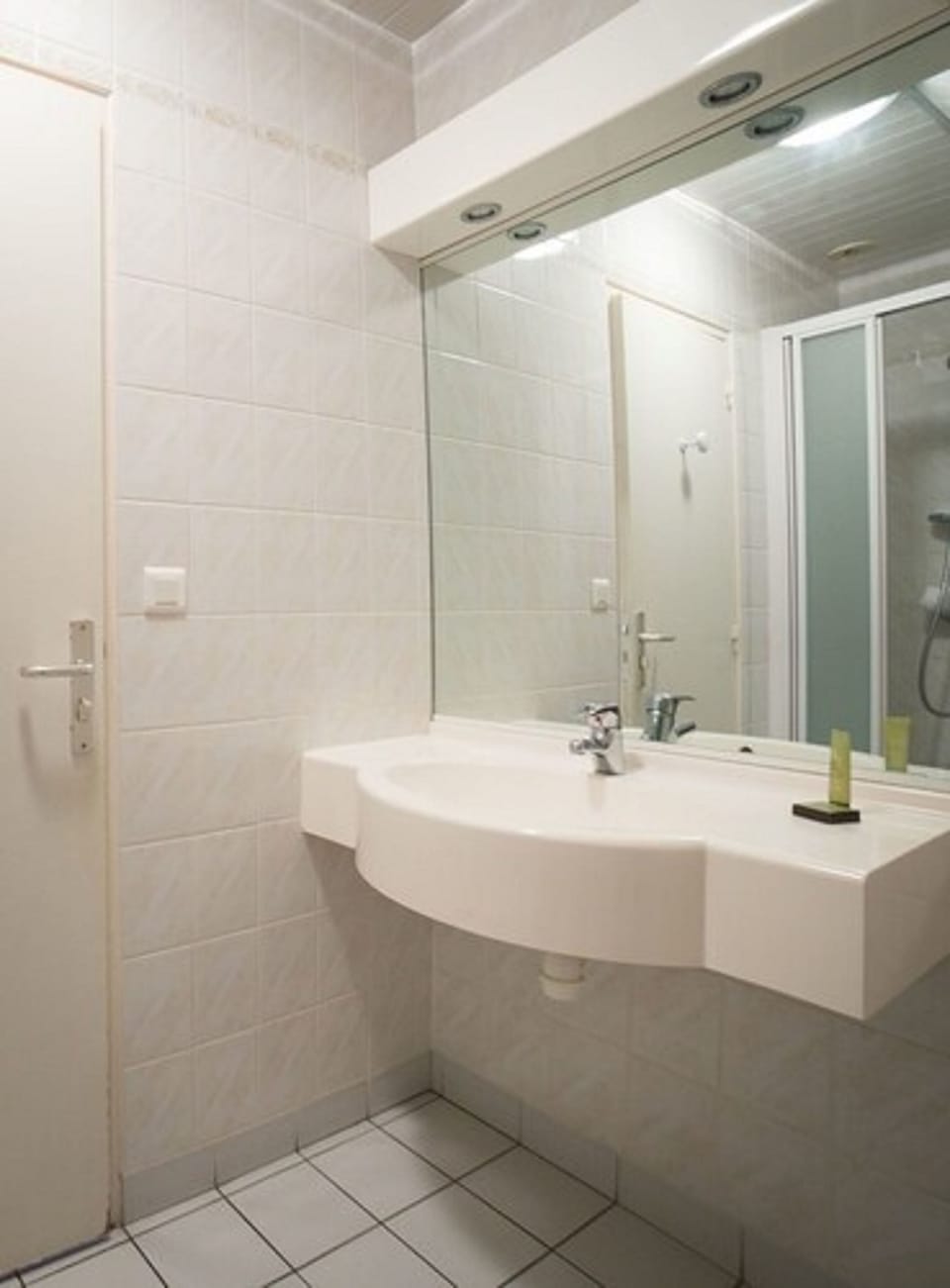 Comfort Quadruple Room | Bathroom | Free toiletries, hair dryer, towels
