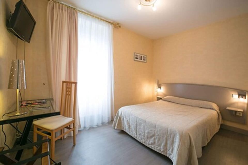 Standard Double Room Single Use | Premium bedding, desk, laptop workspace, soundproofing