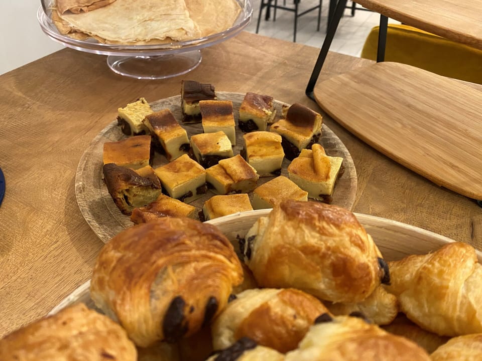 Daily buffet breakfast for a fee