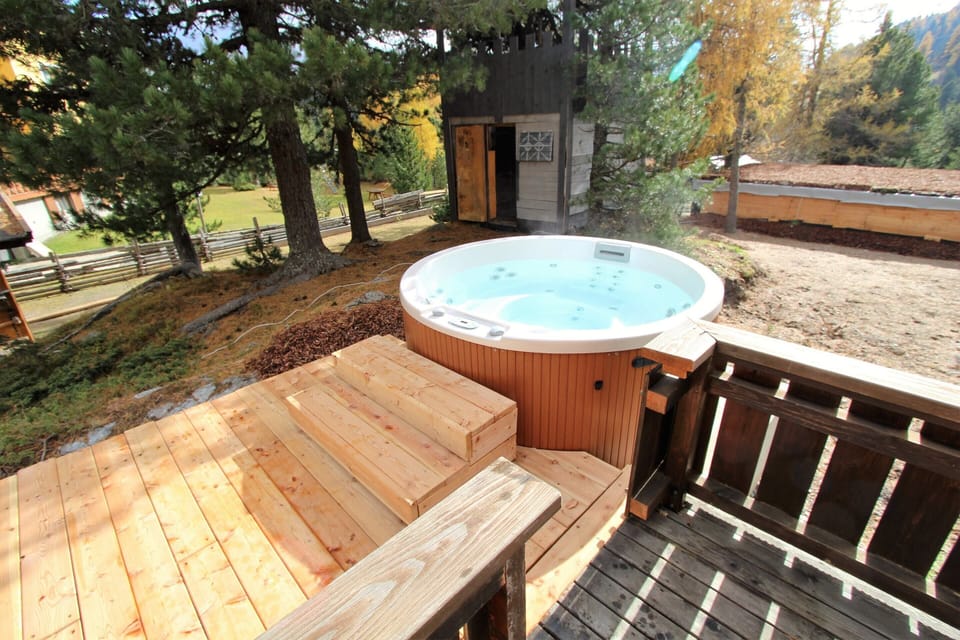 House | Outdoor spa tub