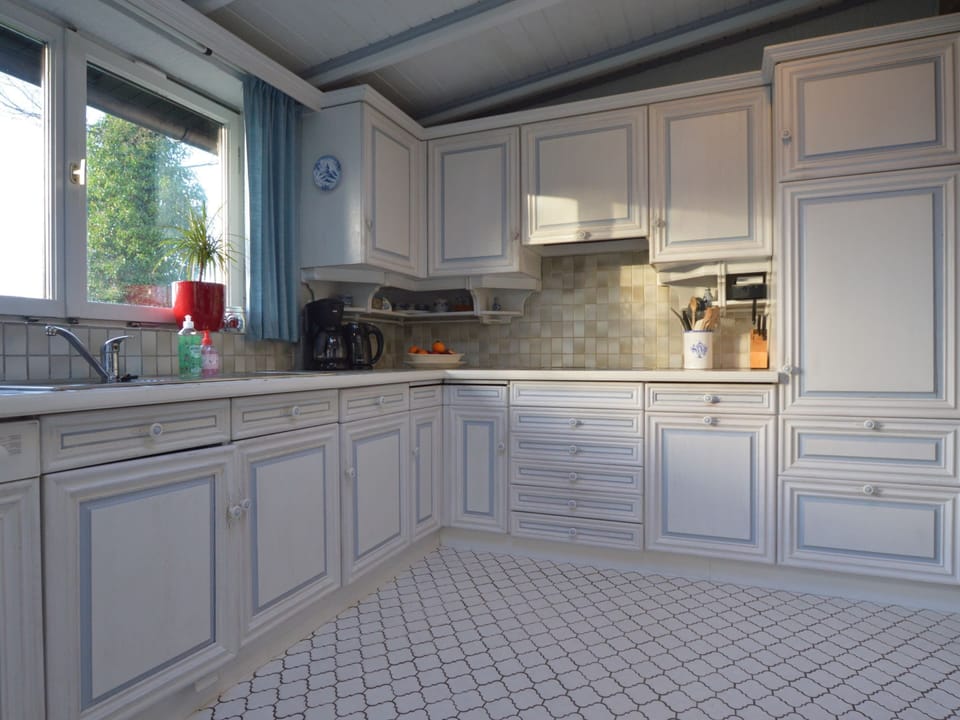 Cottage | Private kitchen | Oven, dishwasher, highchair