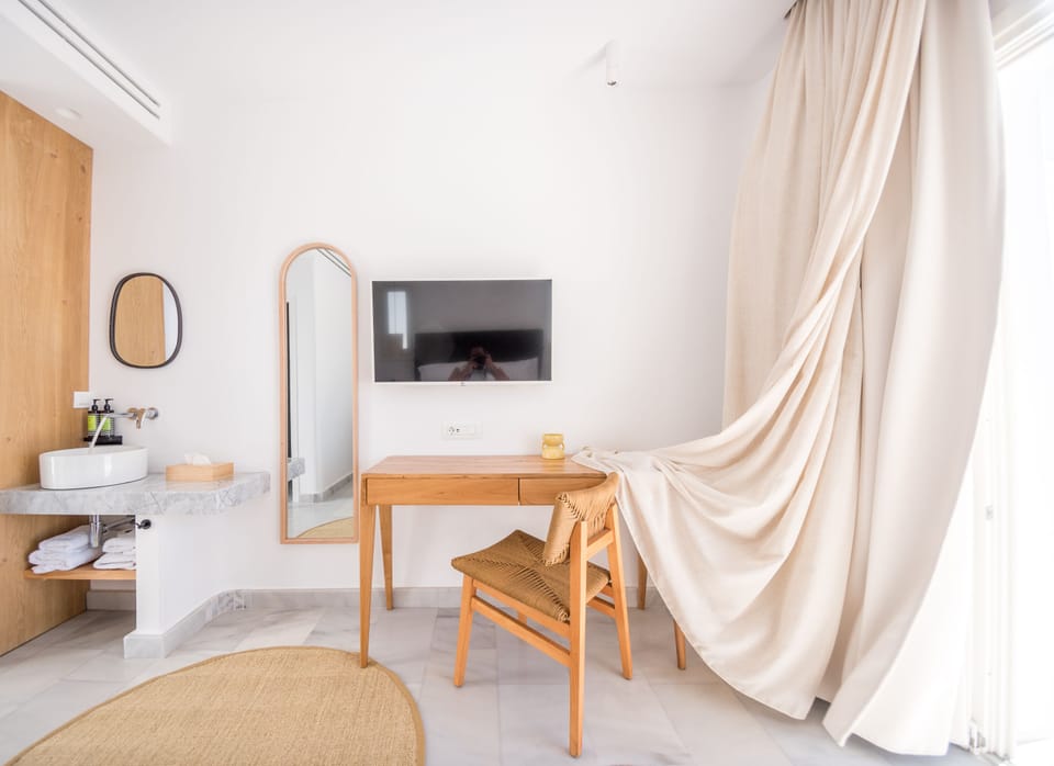 Deluxe Room | Egyptian cotton sheets, premium bedding, down comforters, minibar