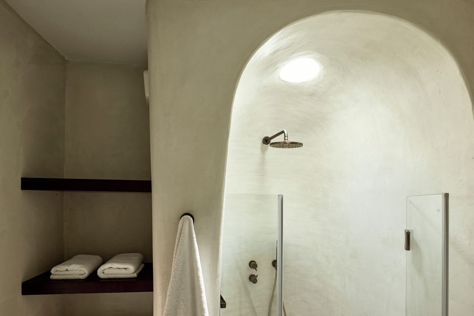 Signature Duplex, 2 Bedrooms, Hot Tub, Sea View | Premium bedding, minibar, in-room safe, laptop workspace