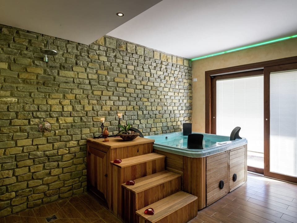 Chic Farmhouse with Sauna, Whirlpool, Patio, Hot Tub, Garden Cottage in Sicily