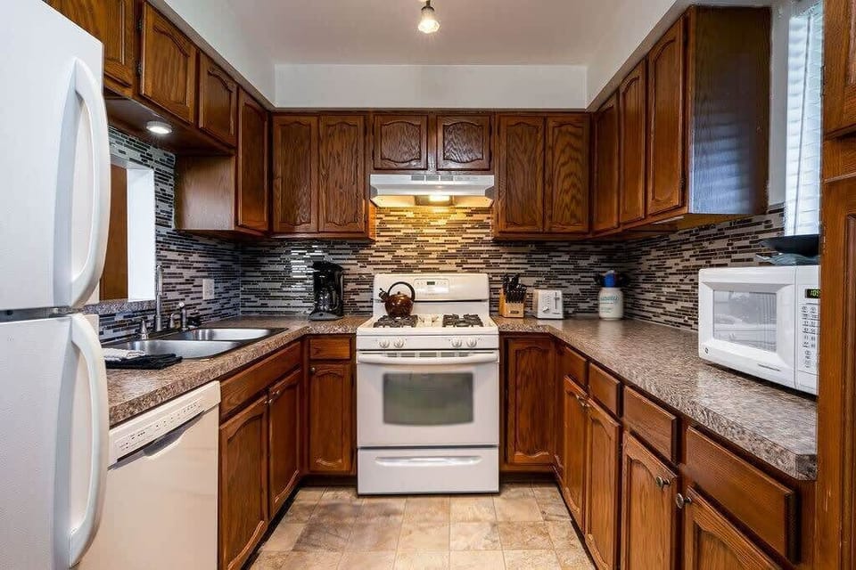 Unit B: Well stocked, sparkling kitchen