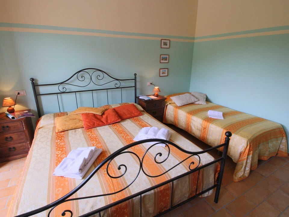 House | 1 bedroom, individually furnished, bed sheets