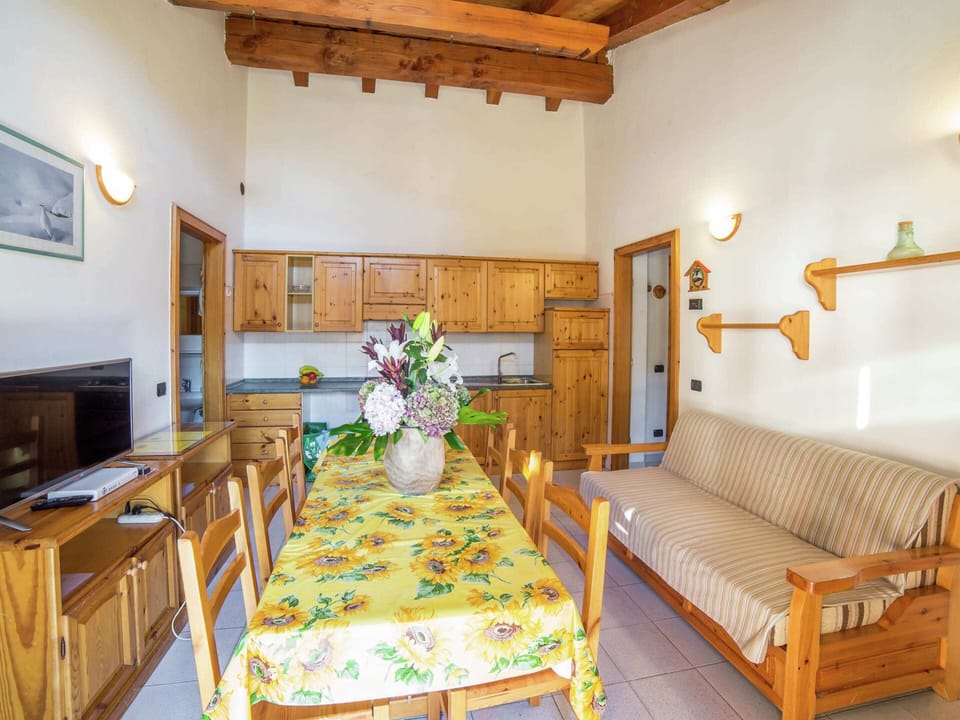 Apartment | Dining