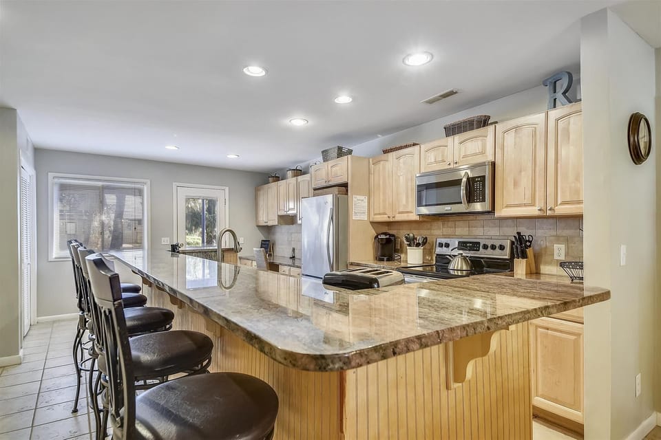 Main Level-Breakfast Bar