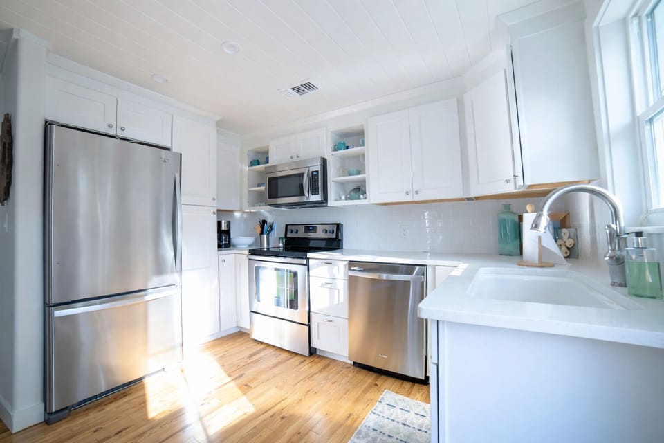 Beach Cottage - Full Kitchen of it's own! 