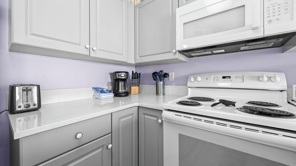Caribbean 301 - Fully equipped kitchen.