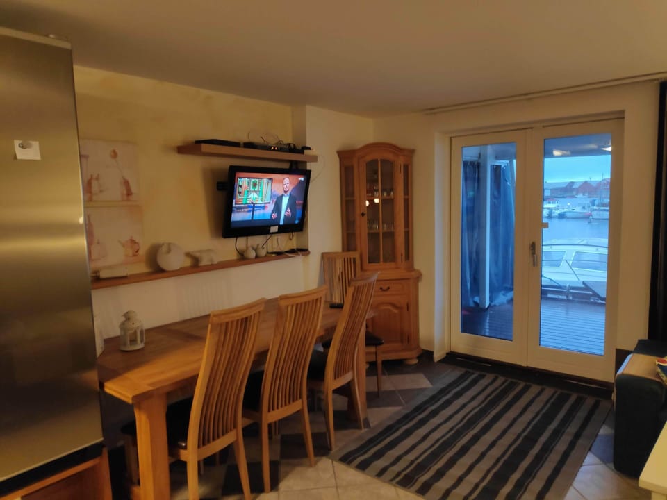 Basic Apartment | In-room dining