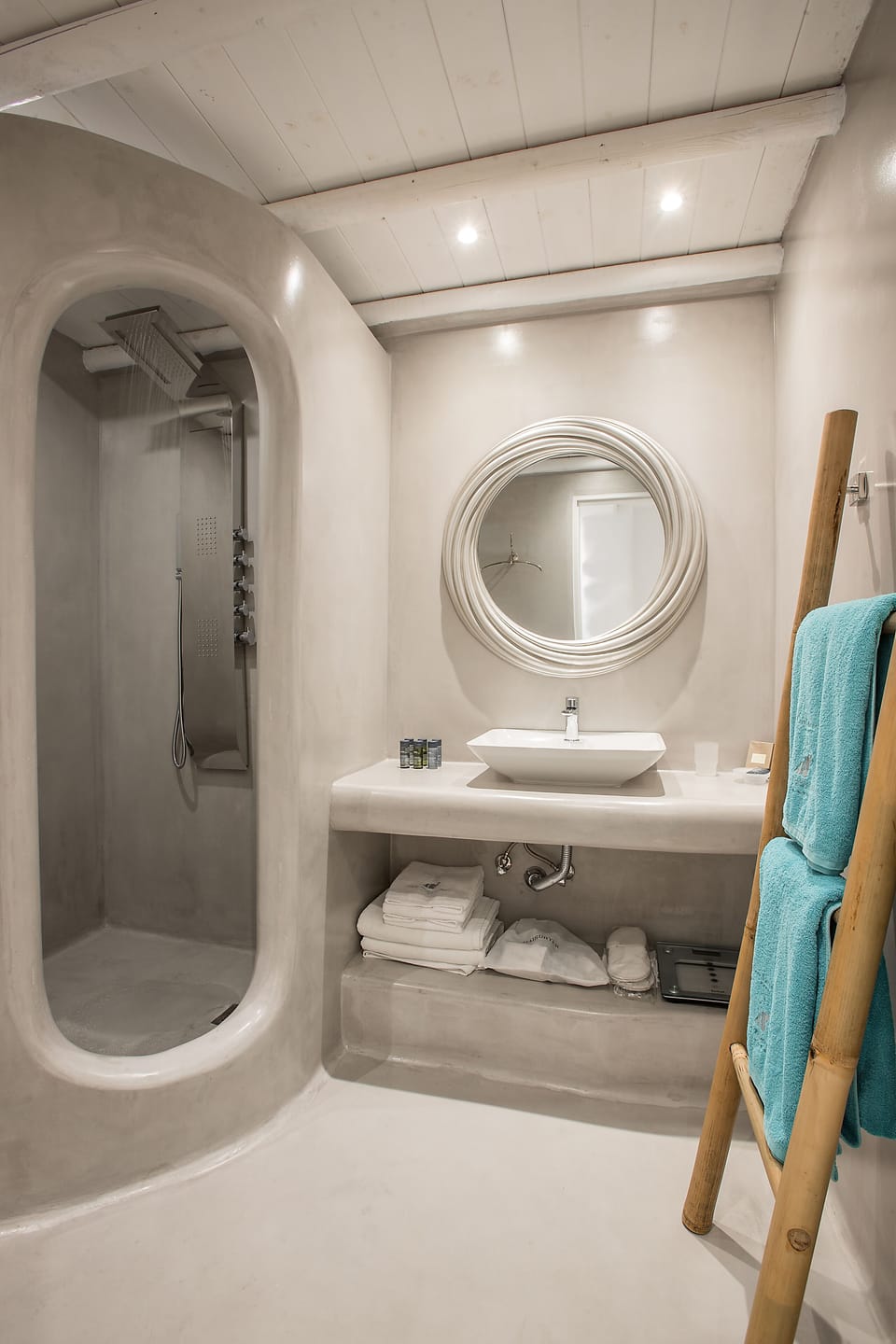 Superior Suite | Bathroom | Free toiletries, hair dryer, bathrobes, slippers