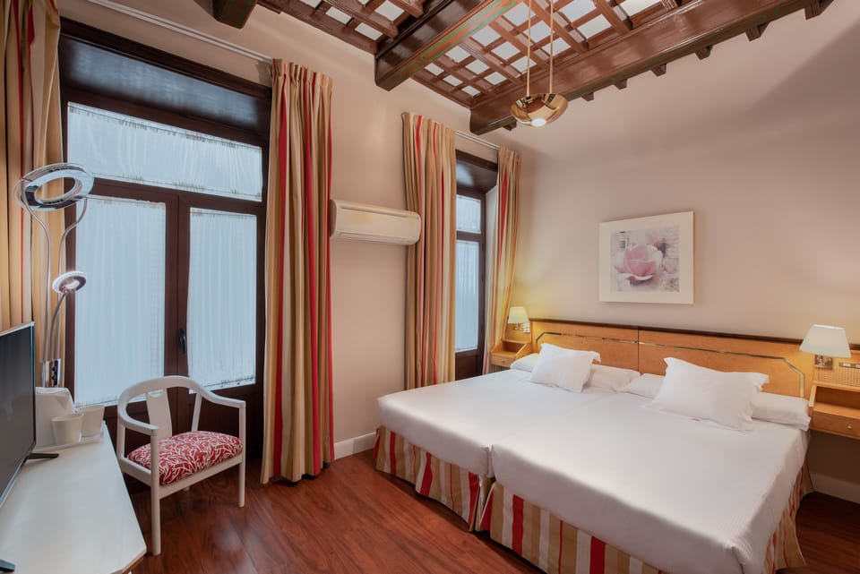 Twin Room | Egyptian cotton sheets, premium bedding, down comforters