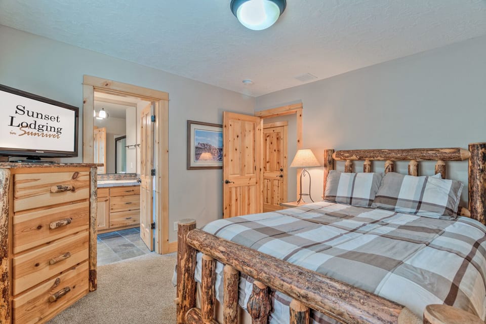 Lower Level - Bedroom #5 - Queen Master